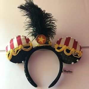 *EXCLUSIVE* Disney Circus Minnie Mouse Ears